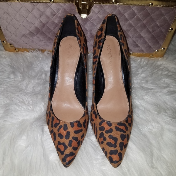 BCBGeneration Heidi Leopard Microsuede 7.5 M - Picture 3 of 6
